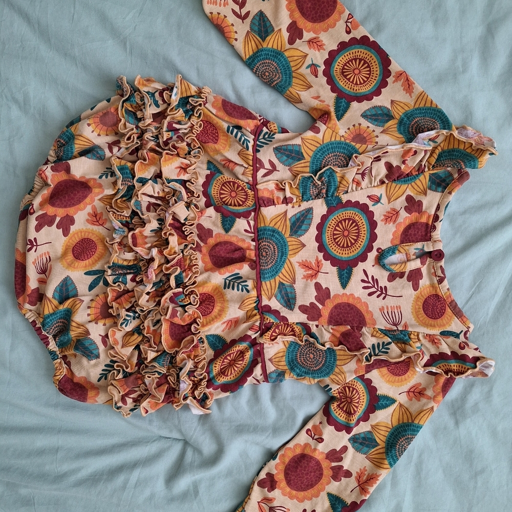 2 Ruffle Butts rompers - Picture 4 of 6